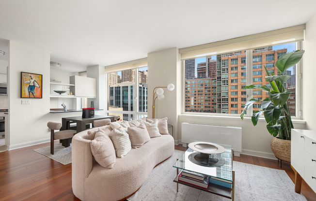 1 bed, 1 bath, 861 sqft, $6,000, Unit 8U