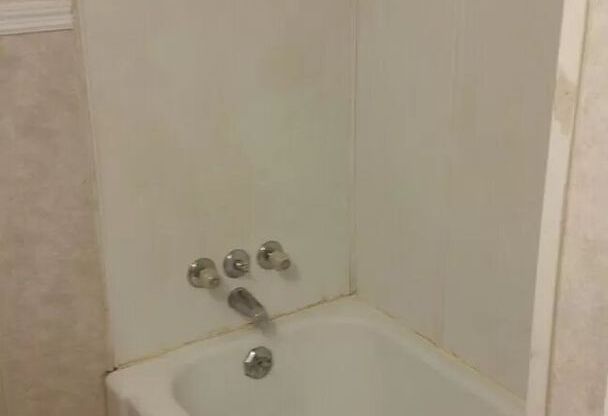 1 bed, 1 bath, $1,050, Unit First Floor