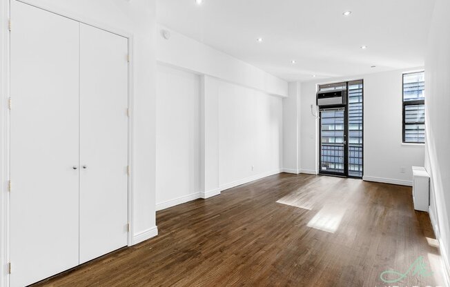 10 E 13 ST