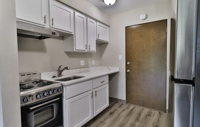the preserve at ballantyne commons apartment kitchen with stainless steel appliances