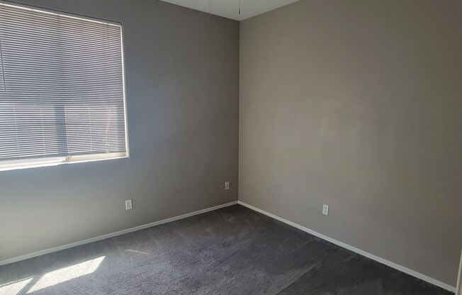 beautiful home 3b 2 bath home with den