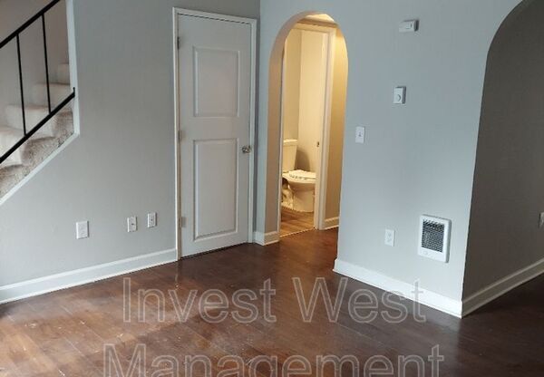 3021 E 20 ST