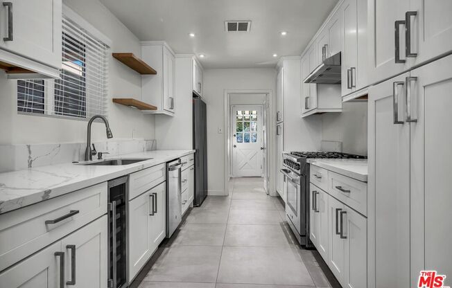 13768 ERWIN ST