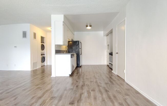 2 beds, 2 baths, $2,650, Unit 3