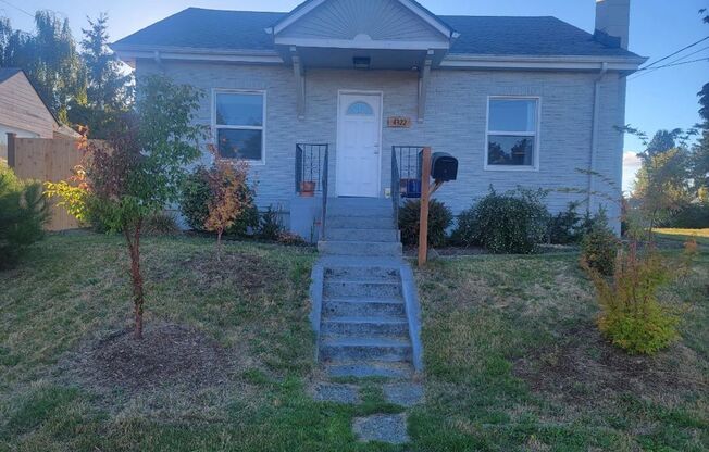 4 beds, 1 bath, $2,595