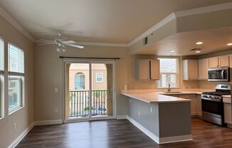 Beautifully Remolded Upscale 2 bed 2.5 bath Townhouse!