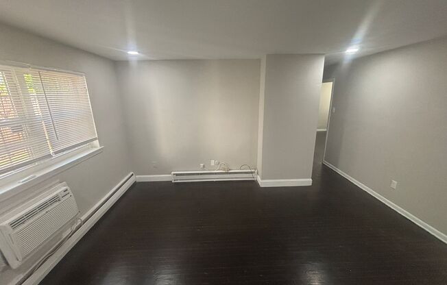 2 beds, 1 bath, 690 sqft, $1,500, Unit B1
