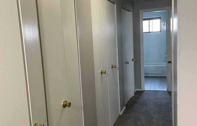 2 beds, 1 bath, 875 sqft, $960, Unit L104