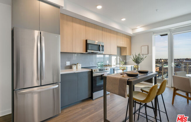 Studio, 1 bath, 655 sqft, $2,480, Unit 727