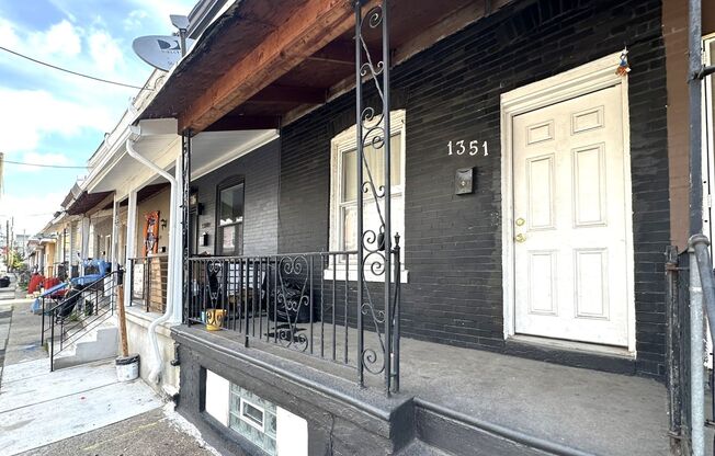Stunning 2-Bedroom Townhome in South Philadelphia! Available NOW!