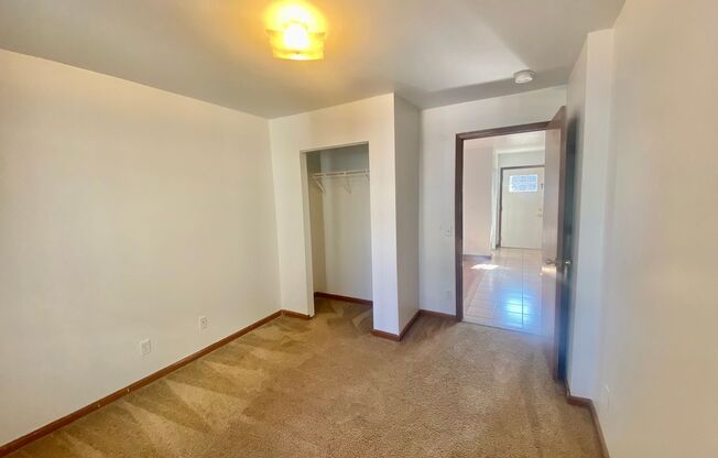 3 beds, 1 bath, $1,550, Unit 6