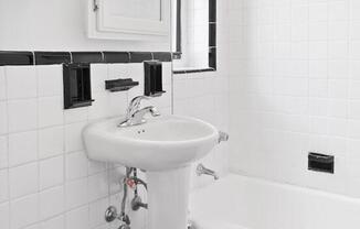 Studio, 1 bath, 422 sqft, $2,900, Unit 4L