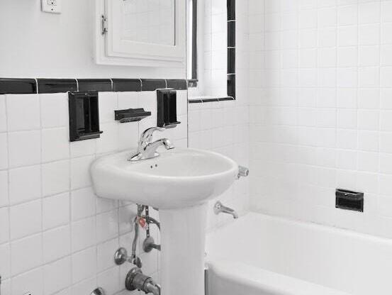 Studio, 1 bath, 422 sqft, $2,900, Unit 4L