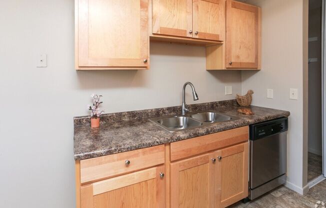 2 beds, 1 bath, 900 sqft, $1,497, Unit 7511-301