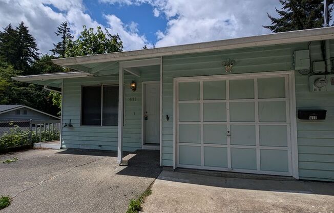 Two Bedroom Duplex in the Heart of Bremerton, Available Now - Short Term Okay!