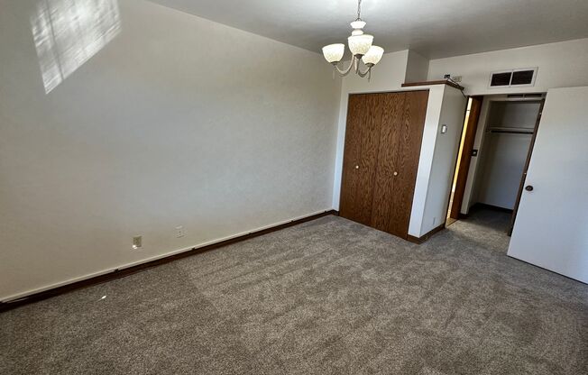 2 beds, 2 baths, $1,300, Unit 405