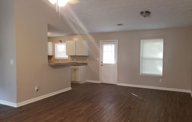 Spacious Ranch-Style 3 Bedroom Home with Bonus room Large back yard!