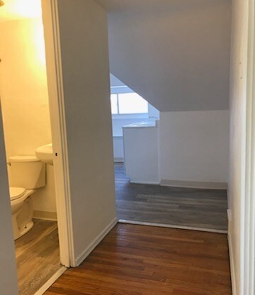 2 beds, 1 bath, $750, Unit 3