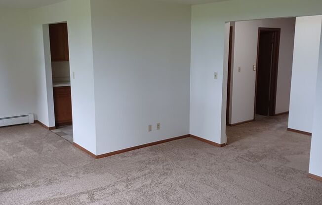 2 beds, 1 bath, $1,139, Unit 516 3002