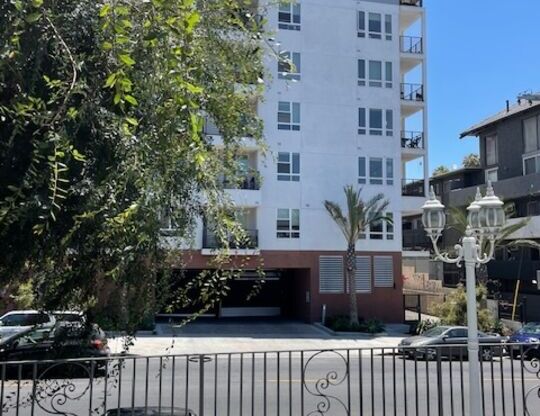 1 bed, 1 bath, 687 sqft, $2,050, Unit 3