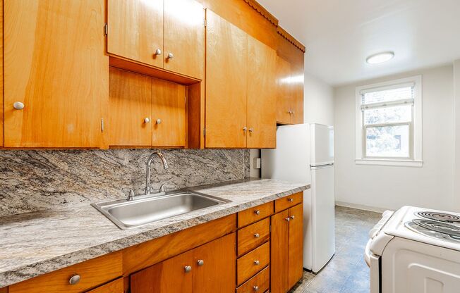 Studio, 1 bath, $1,215