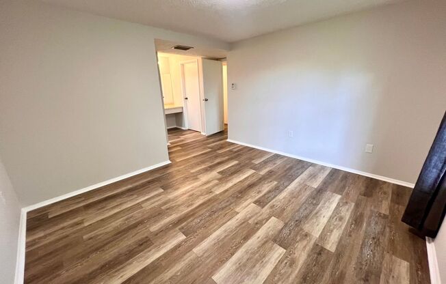 2 beds, 1 bath, $1,095