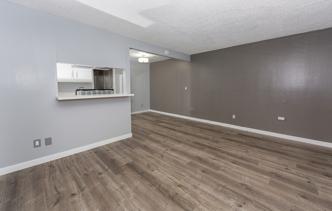 $1,795 Spacious 1 bedroom 1 bath apartment Located in Long Beach!