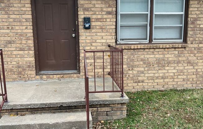 2 bedrooms, 1 bath duplex