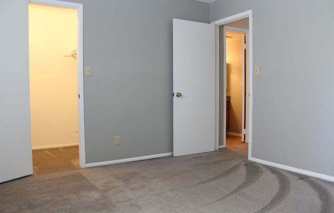 2 beds, 1 bath, 830 sqft, $1,275, Unit 132