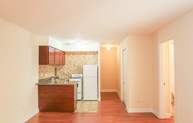 1055 W CATALPA