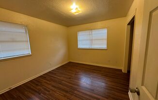 3 beds, 1 bath, $885