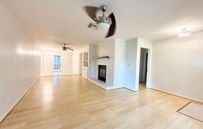 Elegant 3/2/2 home in Maplewood near Meyerland!