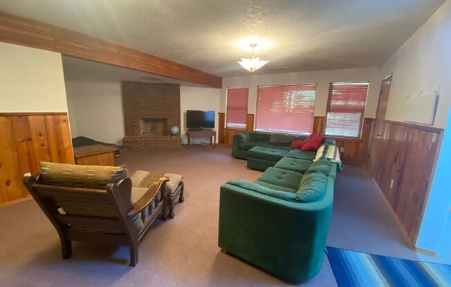 Octagonal Beach House - Sleeps 10 - MID-TERM