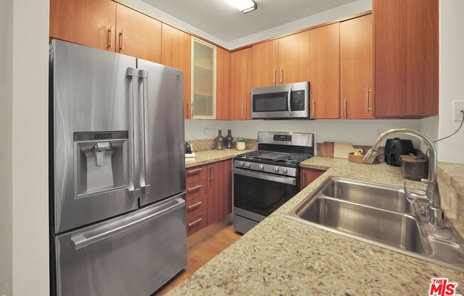 2 beds, 2 baths, 942 sqft, $559,900, Unit 135