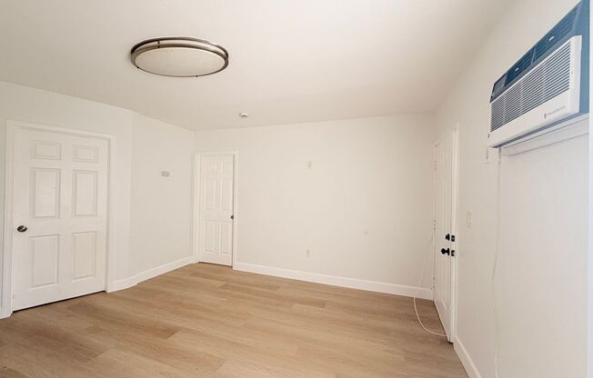 10516 1/2 S VERMONT AVE