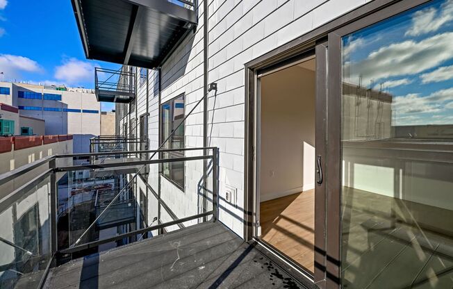 Studio, 1 bath, 392 sqft, $1,225, Unit 410