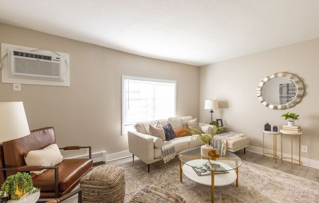 2 beds, 1 bath, 850 sqft, $785, Unit 3712-12