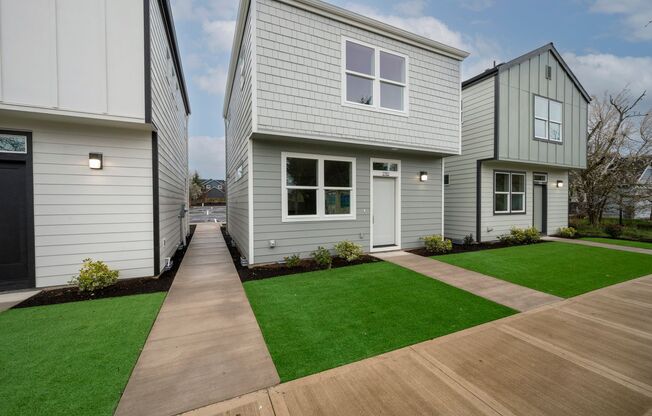 Brand New Newberg Homes- Up to 3 Months Free !