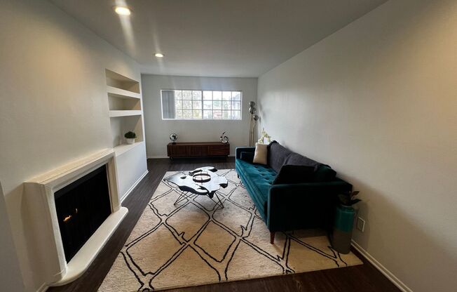 2 beds, 2 baths, 900 sqft, $2,645, Unit 202
