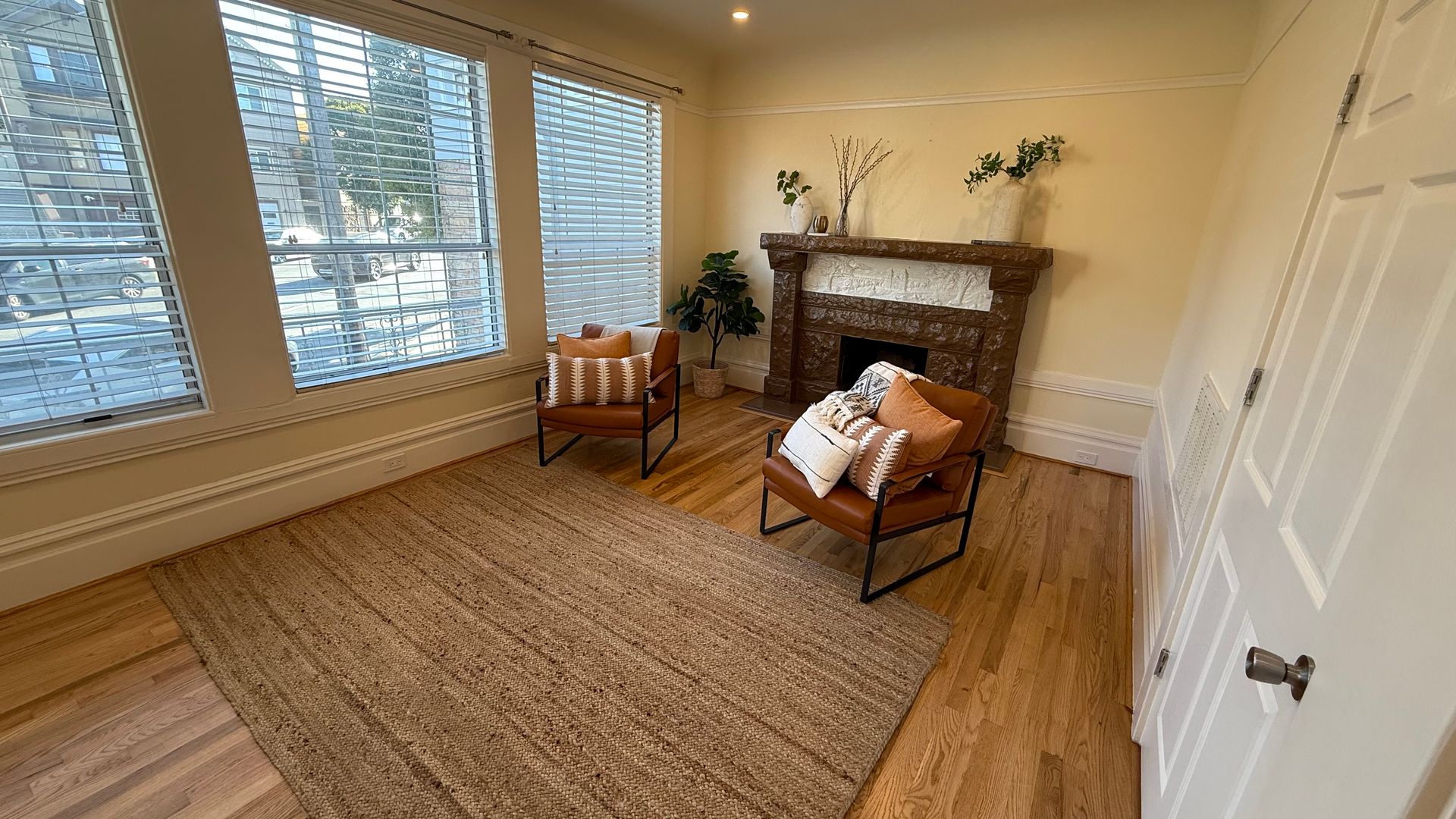 EPIC REA - Great Renovated ( all appliances are brand new ) Beautiful hardwood floor all over 4 BR/2 BA Home w/Parking in Mission Terrace