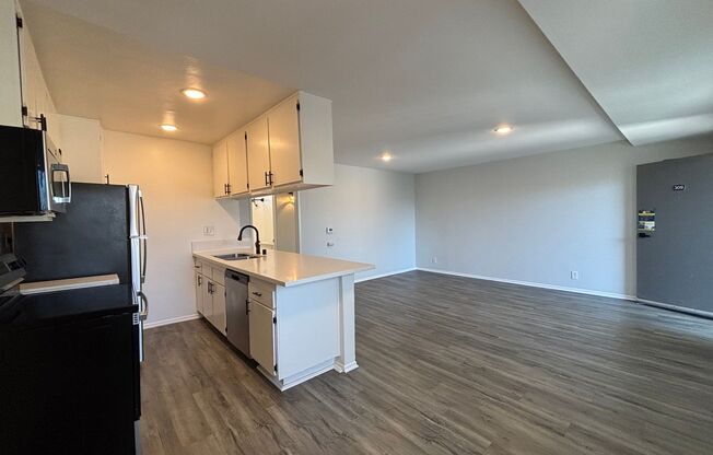 2 beds, 2 baths, 900 sqft, $2,198, Unit 224