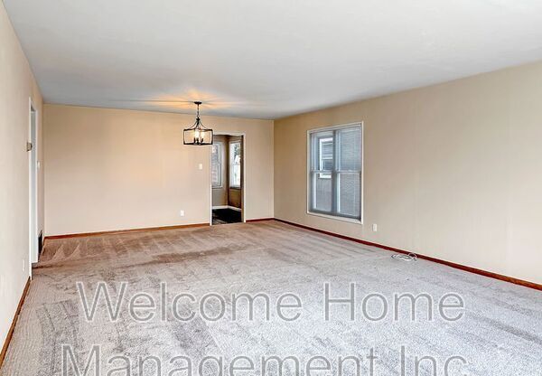 1228 SANDELIN DR