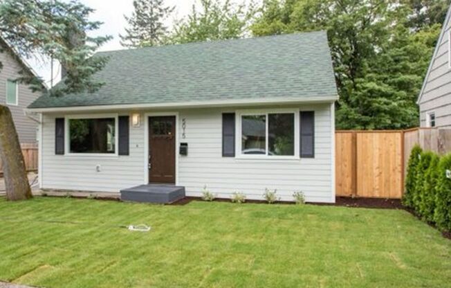 Charming 3-Bedroom Home with Spacious Yard in SE Portland – Available After July 15