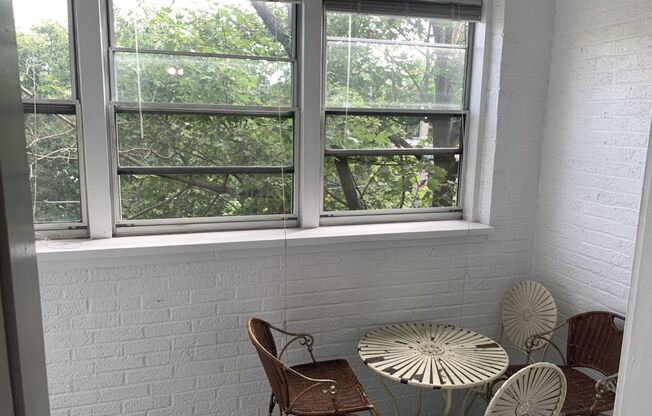 2 beds, 1 bath, $2,250, Unit 301