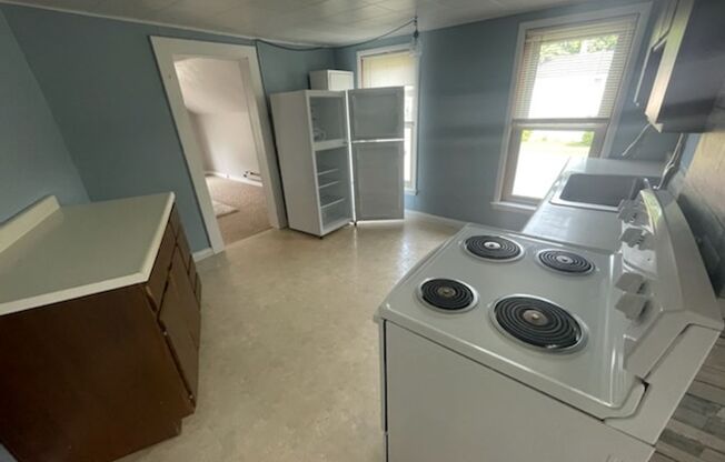 2 beds, 1 bath, $1,100