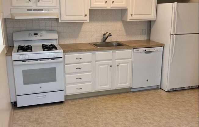 2 beds, 1 bath, 800 sqft, $1,795, Unit 10-20