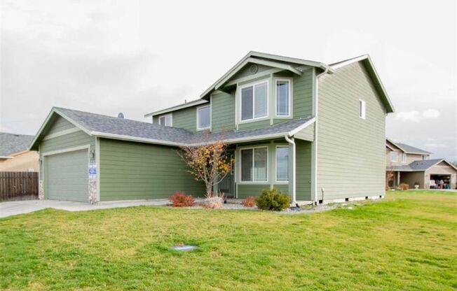 Large Corner Lot 4BR, 2.5BA Cheney Home In Big Sky #1454