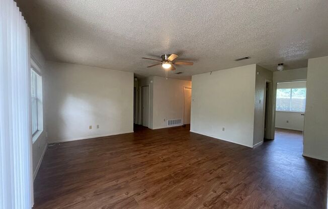 CENTRAL LOCATION - READY FOR MOVE IN