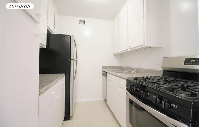 Studio, 1 bath, $3,300, Unit 17A