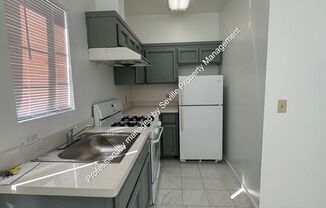 2 beds, 1 bath, 800 sqft, $2,095, Unit E